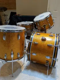 WFL Damen Ave Gold Sparkle Find!!