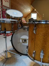 WFL Damen Ave Gold Sparkle Find!!