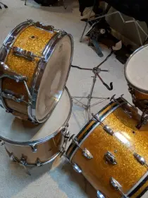 WFL Damen Ave Gold Sparkle Find!!
