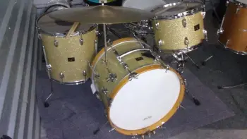 I can't resist a nice sparkling pearl MIJ kit