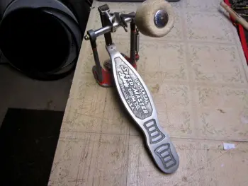 This is the Display Your Vintage Bass Pedal Thread
