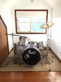 Help to identify vintage Pearl 5 kit set