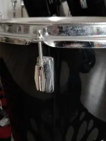 Help identify vintage drum without badges