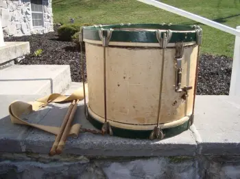 Ludwig badge on Parade drum.
