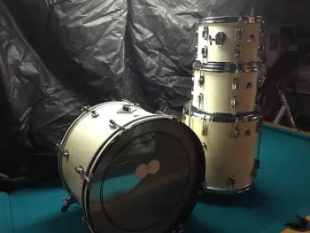 Vintage Pearl all Fiberglass Set (Mint)