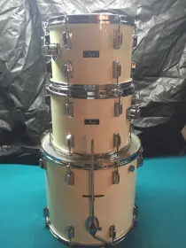 Vintage Pearl all Fiberglass Set (Mint)