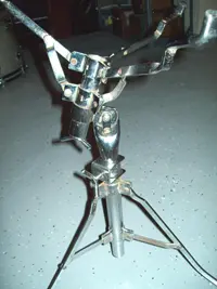 Can anyone ID these 2 snare stands?