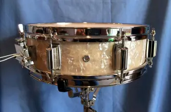 Gene Krupa playing a Dynasonic?
