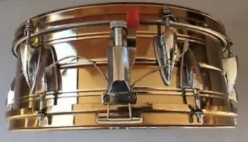 Offset Shield-Shaped Lugs on mystery snare