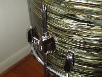 1966 Ludwig 16” X 16” Floor Tom in Black Oyster Pearl