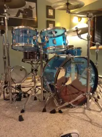 Ludwig blue vistalite 24&quot; bass drum