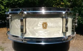 64 Ludwig Downbeats Black Oyster, but which snare?