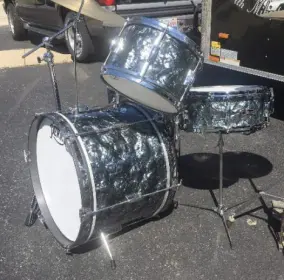 Vintage 1960’s Pearl kit - age? Construction?