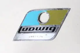 Ludwig blue/olive non serial # badge question.