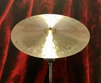 Paiste 22&#8243; Traditional Medium Light Swish (Rivets)