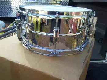 Ludwig blue/olive non serial # badge question.