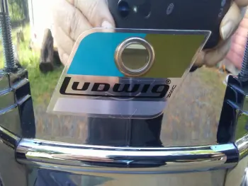 Ludwig blue/olive non serial # badge question.