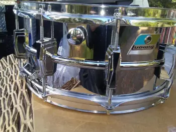 Ludwig blue/olive non serial # badge question.