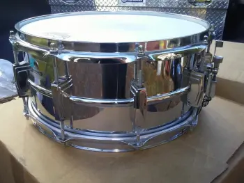 Ludwig blue/olive non serial # badge question.