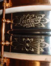 [B]1926-27 LUDWIG &amp; LUDWIG 5 x 14 10 LUG/12 PT. FLORAL ENGRAVED (NEAR MINT) DeLUXE