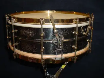 [B]1929-30 LUDWIG &amp; LUDWIG 5 x 14 DeLUXE ENGRAVED STANDARD-SENSITIVE MODEL[/B]