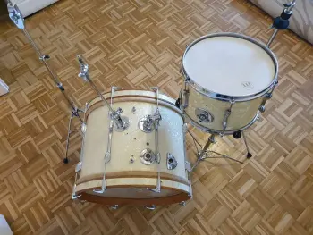 Helping identifying vintage premier kit