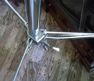 2 cymbal stands