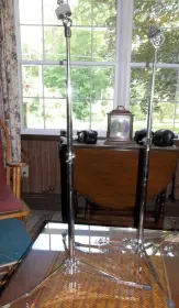 2 cymbal stands