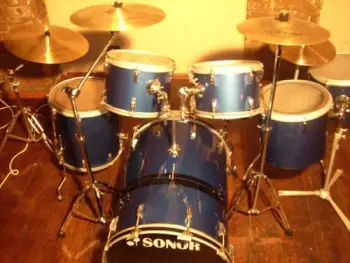 Vintage Sonor? or 'mutant' kit?