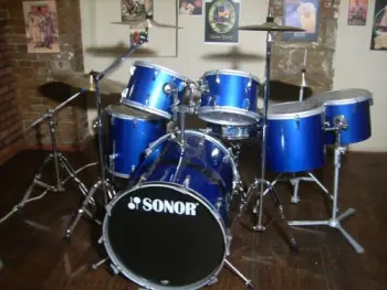 Vintage Sonor? or 'mutant' kit?