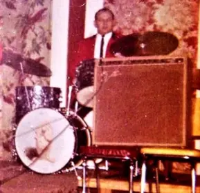 Gorgeous Kent drum kit (shell pack) on ebay