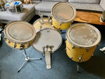 any idea what this finish is called  Pearl drums