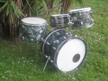 Looking for playable, but crappy conditon drums
