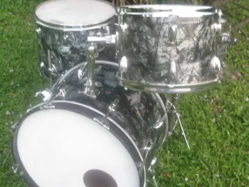 Looking for playable, but crappy conditon drums