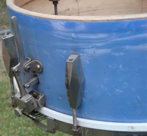 Someone got a clue about this old DESLAURIER french snare drum!???