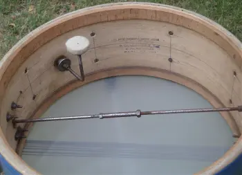 Someone got a clue about this old DESLAURIER french snare drum!???