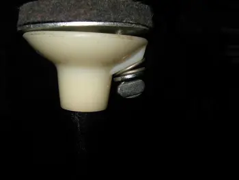 Thumb screw
