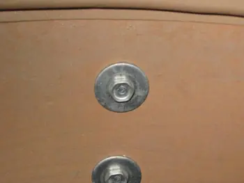 Slingy lug screws with washers