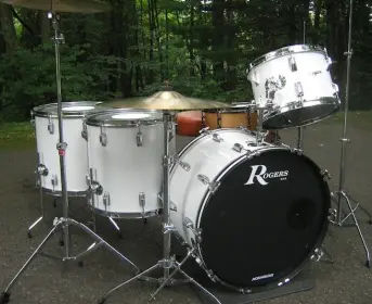 It's the &quot;show off your Rogers drums&quot; thread!
