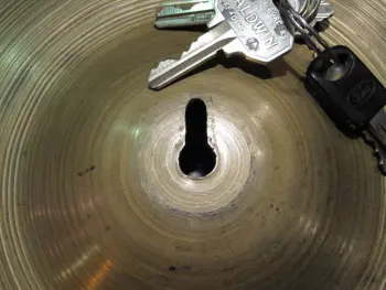 Rivets for keyholes