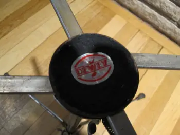Dewey snare drum stand