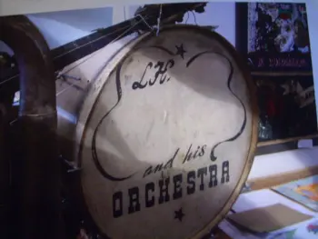 Is this a Vintage/Antique bass drum!? Is it worth?