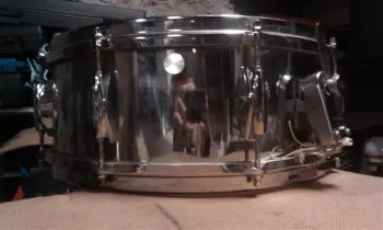Can anybody identify this COS (MIJ?) snare?