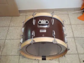 Vintage yamaha bass drum!