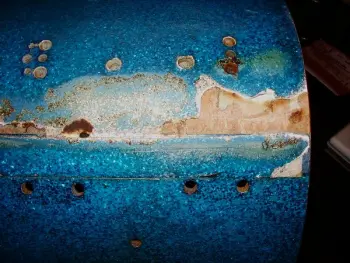 Aaaaargh !  Unwrapping a Gretsch round-badge.....!!!!