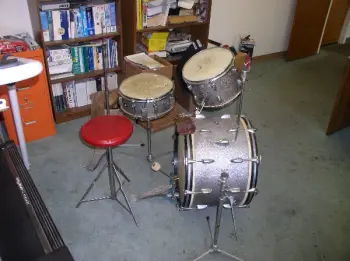 59 Slingys, the rest of the box of drums