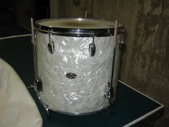 Slingerland bass and 16&quot; tom