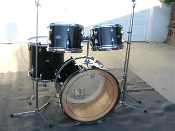 Trying to identify 70s Slingerland kit