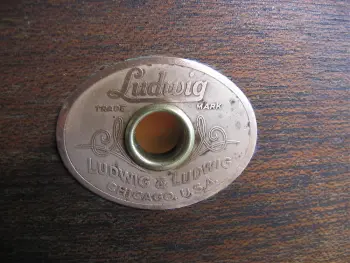 Is this a 1920's ludwig bass?