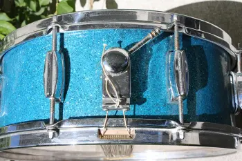 Nikkan (Nippon Gakki) Blue Sparkle Snare Photos - any info would be appreciated.